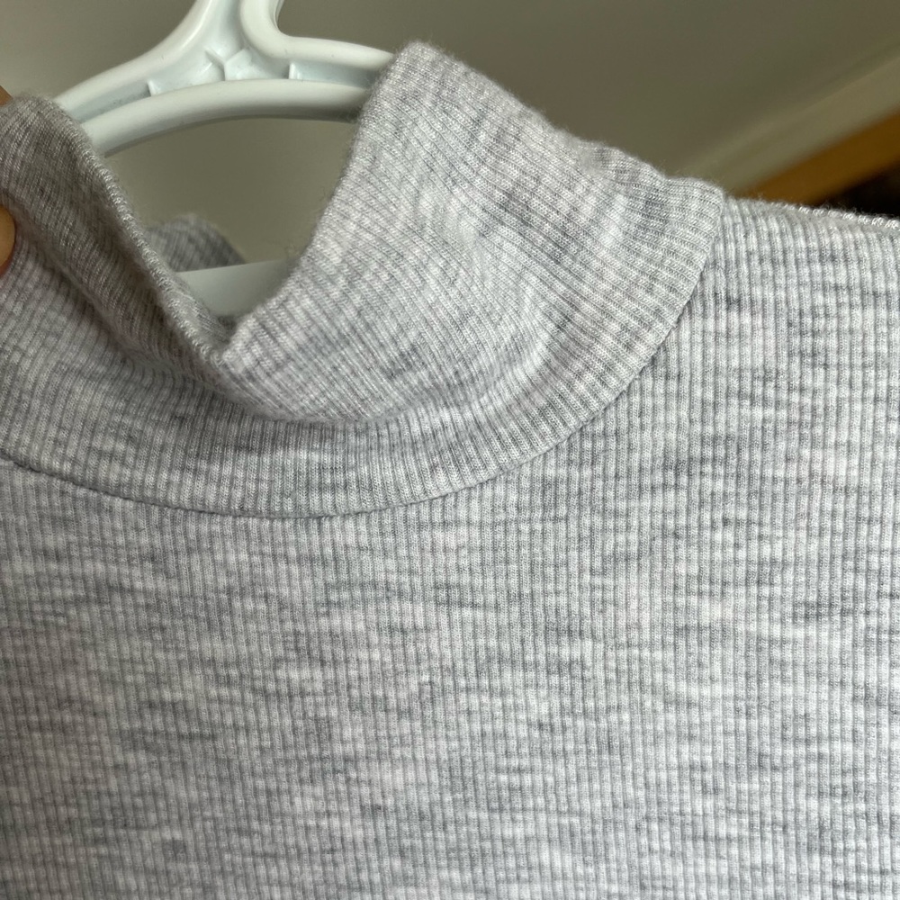 Turtle Neck - Picture 2 of 3